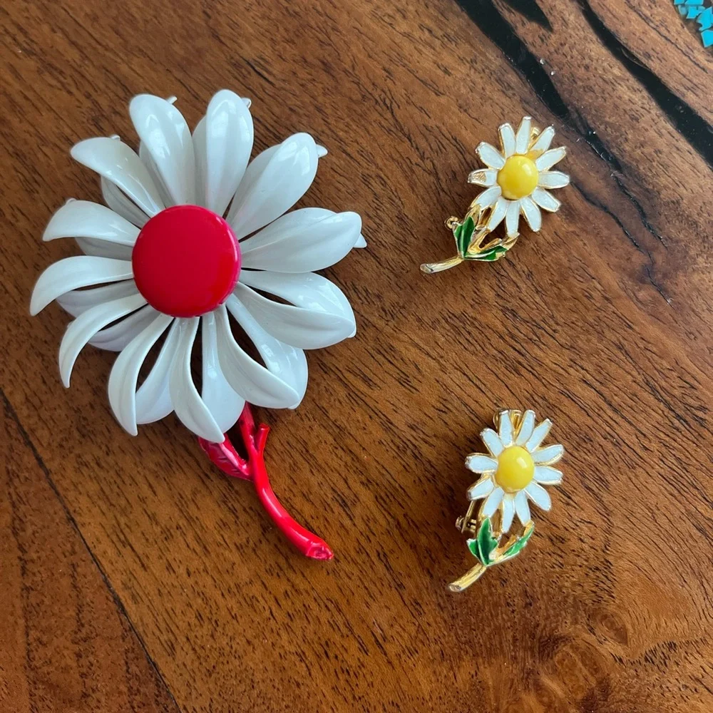 Vintage daisy brooch mid century modern pin as is - Picture 1 of 5